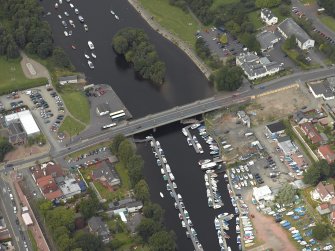 Oblique aerial view centred on the bridge, taken from the SSE.