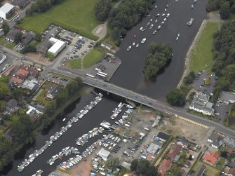 Oblique aerial view centred on the bridge, taken from the SE.