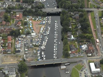 Oblique aerial view centred on the bridge, taken from the NW.