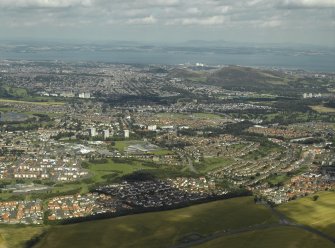 General oblique aerial view centred on Arthur's Seat with city adjacent, taken from the S.