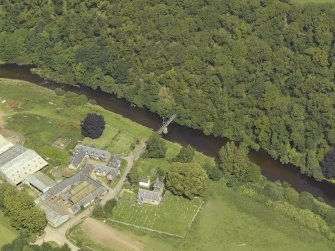 Oblique aerial view centred on the bridge, taken from the S.