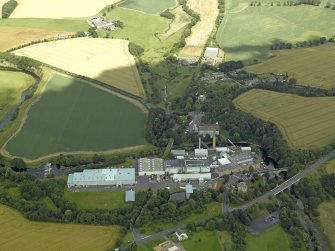Oblique aerial view centred on the paper mill, taken from the S.