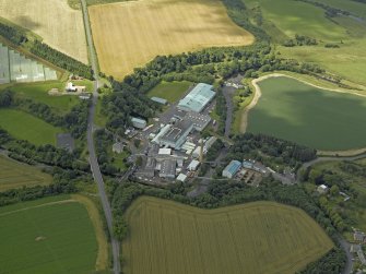 Oblique aerial view centred on the paper mill, taken from the E.