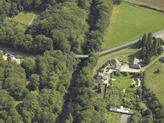 Oblique aerial view centred on the bridge, taken from the NW.