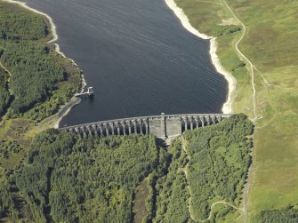Oblique aerial view centred on the dam, taken from the SE.