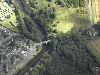 Oblique aerial view centred on the road bridge, taken from the W.