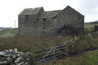 View of NW elevation. The bonding joint between the earlier mill building (right) and later storage space and kiln clearly visible.