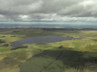 Oblique aerial view centred on the reservoir, taken from the S.
