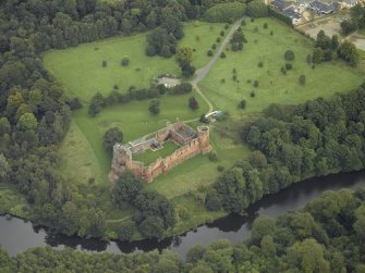 Oblique aerial view centred on the castle, taken from the SW.