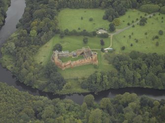 Oblique aerial view centred on the castle, taken from the S.