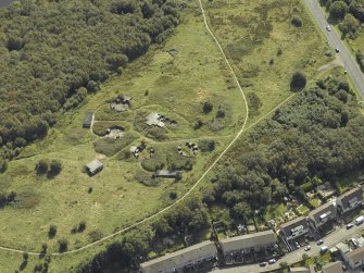 Oblique aerial view centred on anti-aircraft battery with the remains of the rig-and-furrow adjacent, taken from the N.