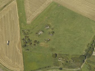 Oblique aerial view centred on the anti-aircraft battery with the remains of the farmstead adjacent, taken from the SSE.