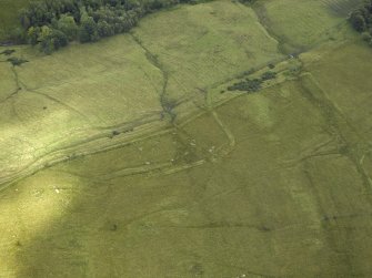 Oblique aerial view centred on the decoy site, taken from the SE.