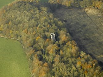 Oblique aerial view centred on the tower, taken from the E.
