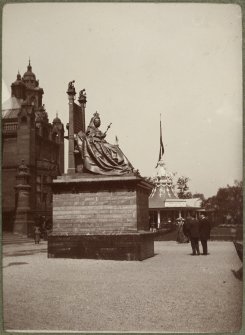 View of Kelvingrove Museum and Art Gallery and statue of Queen Victoria at the International Exhibition in Glasgow 1901.
Titled: 'Art Gallery and Queen Victoria Statue Glasgow'
