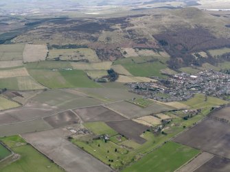 General oblique aerial view centred on the field boundaries with the golf course and town adjacent, taken from the NNE.