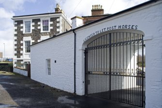 Stable court. Entrance range. Entrance pend.