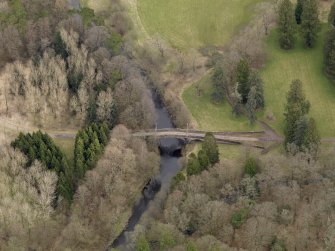 Oblique aerial view centred on the Avenue Bridge adjacent, taken from the E.