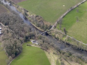 Oblique aerial view centred on Oswald's Bridge with The Knowe adjacent, taken from the NE.