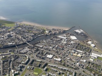 General oblique aerial view centred on the town, taken from the NE.