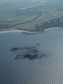 General oblique aerial view centred on Fidra Island, taken from the NNW.