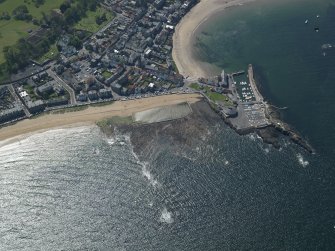 General oblique aerial view centred on the town, taken from the NE.