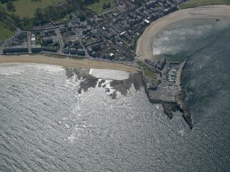 General oblique aerial view centred on the town, taken from the NE.