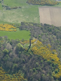 Oblique aerial view centred on the monument, taken from the N.