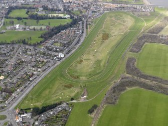 Oblique aerial view centred on the race course, taken from the E.