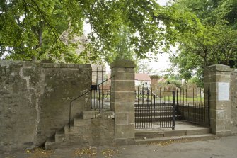 E Entrance to kirkyard and steps. Detail
