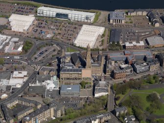 Oblique aerial view centred on the central area of the town, taken from the SW.