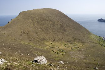 Hirta, An Lag Bho'n Tuath. General view of enclosures from W with cleit 961 in the foreground and Oiseval beyond.