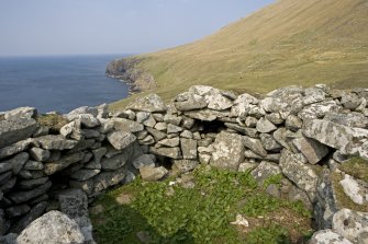 Gleann Mor, Structure K. View of W fold and cells from SW.