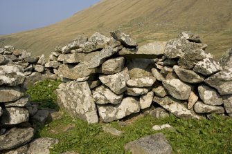 Gleann Mor, Structure K. View of entrance into E fold from SSW.