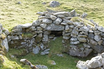 Gleann Mor, Structure O. View of entrance into NW cell from E.