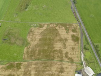 Oblique aerial view of the cropmarks of the round house, taken from the S.