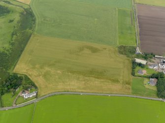 Oblique aerial view centred on the cropmarks of the rig and furrow and possible pits, taken from the S.