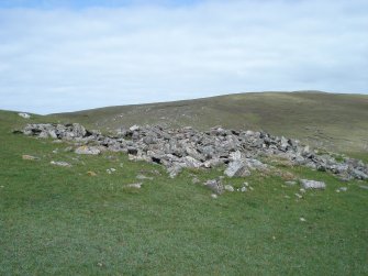 Clais an Dùnain, shieling, distant view from the south-west.