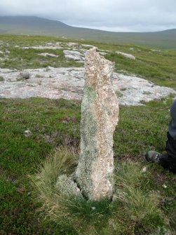 Loch na Seamraig, marker stone, view from W.