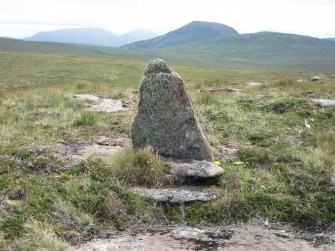 Clò Mòr, marker stone, view from W.