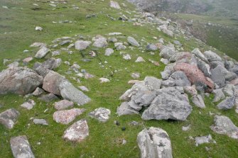 Eilean nan Caorach, hut, view from W.