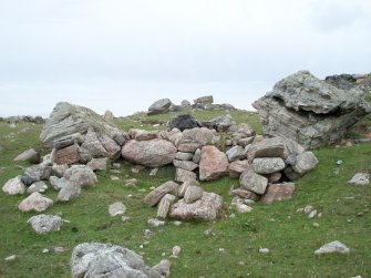 Eilean nan Caorach, hut, view from SW.