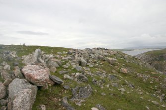 Eilean nan Caorach, fort, view along wall E of the entrance.