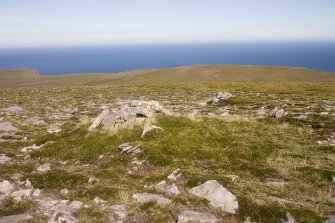 Sgribhis-bheinn, marker cairns, view from SE.