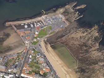 Oblique aerial view centred on North Berwick harbour area, taken from the SE.