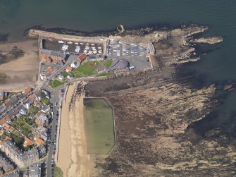 Oblique aerial view centred on North Berwick harbour area, taken from the SE.