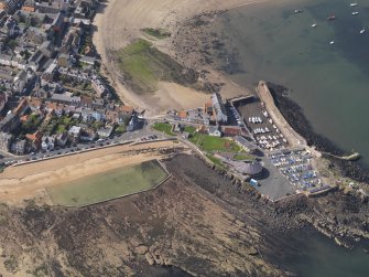 Oblique aerial view centred on North Berwick harbour area, taken from the NE.