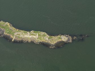 Oblique aerial view centred on the E end of Inchgarvie, taken from the S.