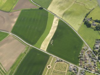 General oblique aerial view centred on the field boundaries with the cemetery adjacent, taken from the NNW.