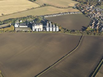 Oblique aerial view of the soilmarks of the fort with the Pentcaitland maltings adjacent, taken from the SW.